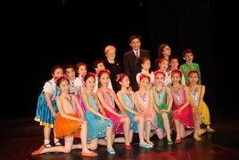 彩蝶飞舞舞蹈教学视频,轻盈舞步，绽放魅力