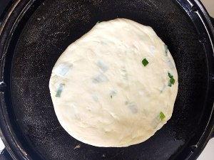 葱花油饼的做法视频,家常美味一学就会